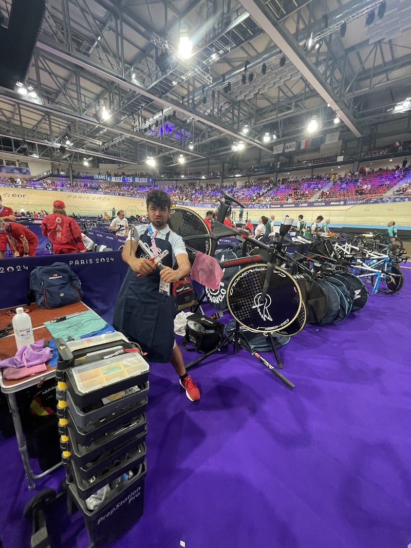 Mecánico de Taller 019 en el velódromo de París 2024